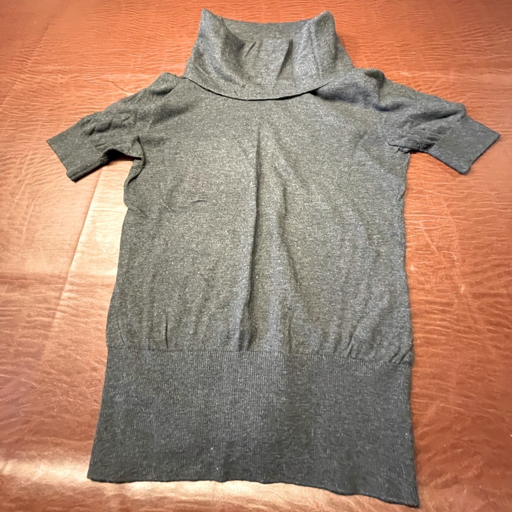 Short sleeve sweater